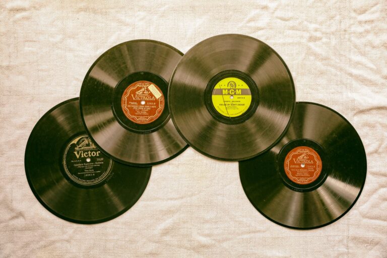 Echoes of the Past: The Best Vintage Songs That Evoke Deep Nostalgia Best Vintage Songs That Feel Deeply Nostalgic