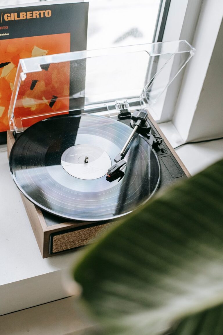 Best Lo Fi and Vintage Music Playlists for Relaxation