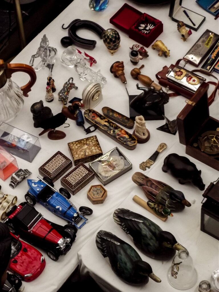 The Savvy Investor’s Guide: Best Vintage Collectibles Worth Buying Today Best Vintage Collectibles Worth Buying Today