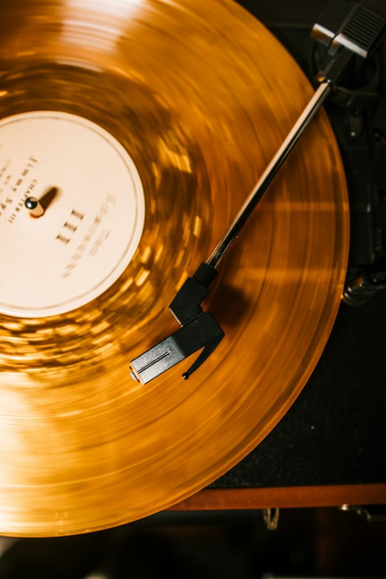 A Beginner’s Guide to Starting a Classic Vinyl Record Collection start classic vinyl record collection featured image for A Beginner's Guide to Starting a Classic Vinyl Record Collection