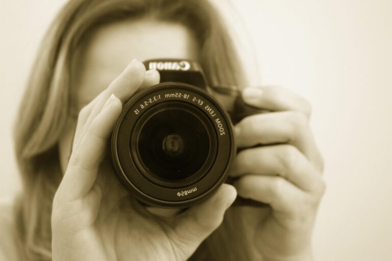 how to capture meaningful everyday moments with a simple camera