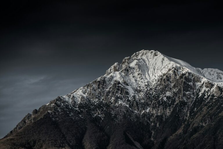 Zone System Exposure Mastery: Translating Ansel Adams’ Dynamic Range Method to Modern Creative Work Dramatic black and white mountain landscape illustrating Ansel Adams Zone System dynamic range